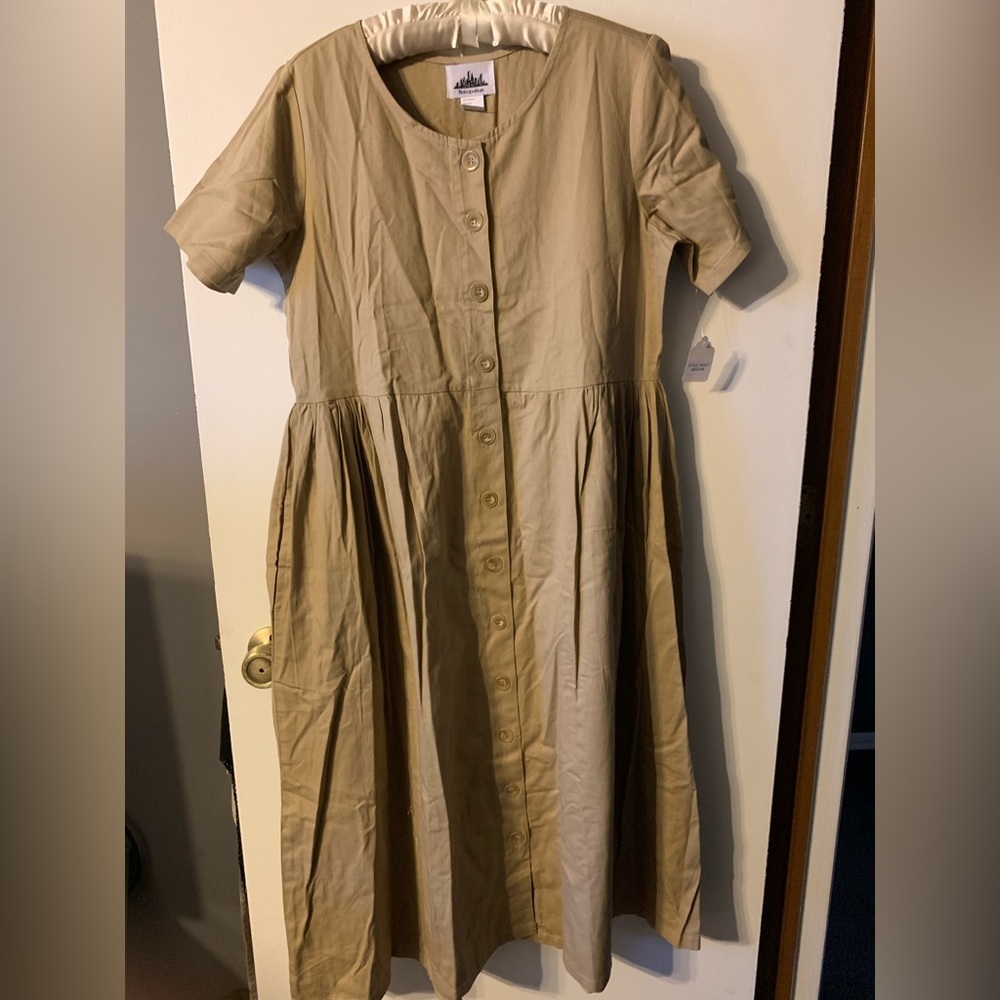 LONG KHAKI DRESS. NWT Size Medium. By Metropolitan. Button-up. Has pockets.